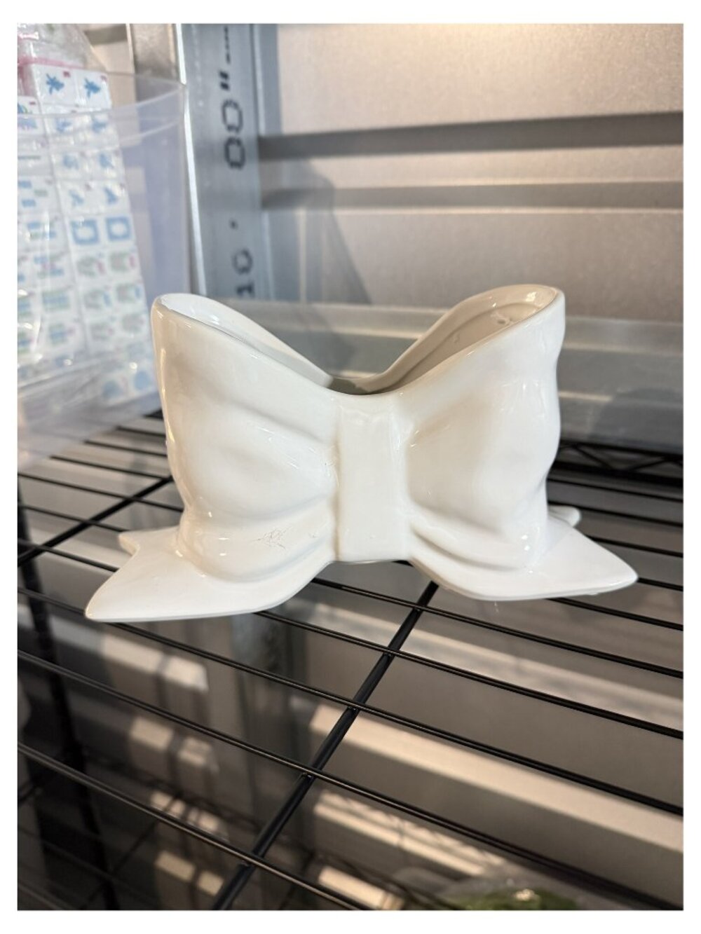 Flora Bunda White Ceramic Bow Planter Vase